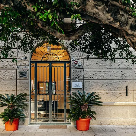 Giulio Cesare 14, Hotel