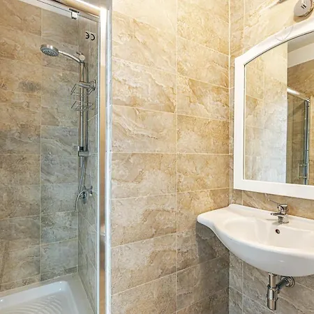 Giulio Cesare 14, Hotel 3*